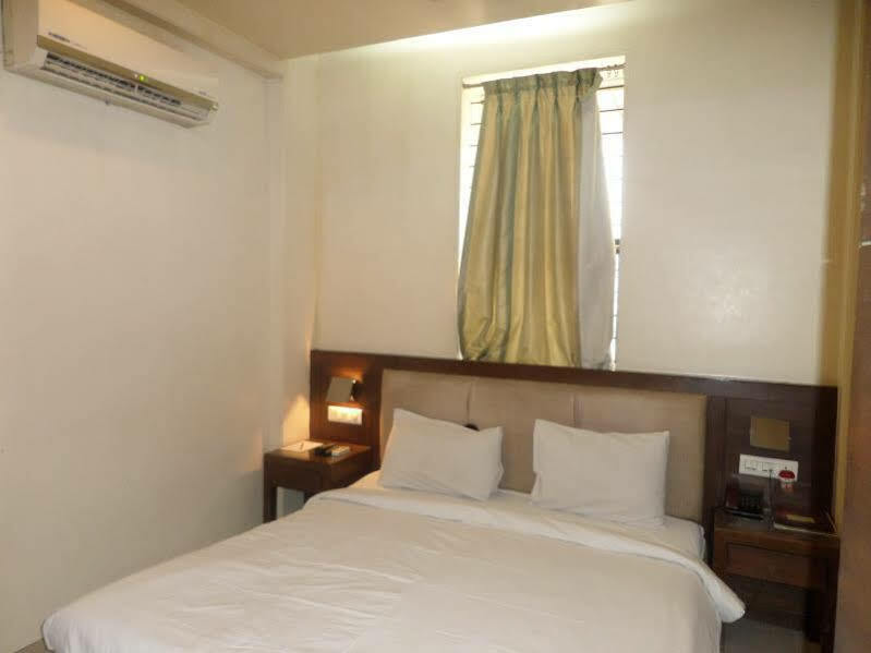 Matrix Inn Pune Exteriör bild
