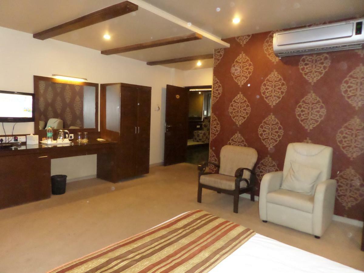 Matrix Inn Pune Exteriör bild