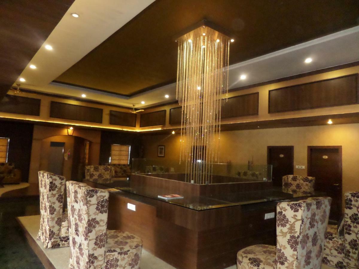Matrix Inn Pune Exteriör bild