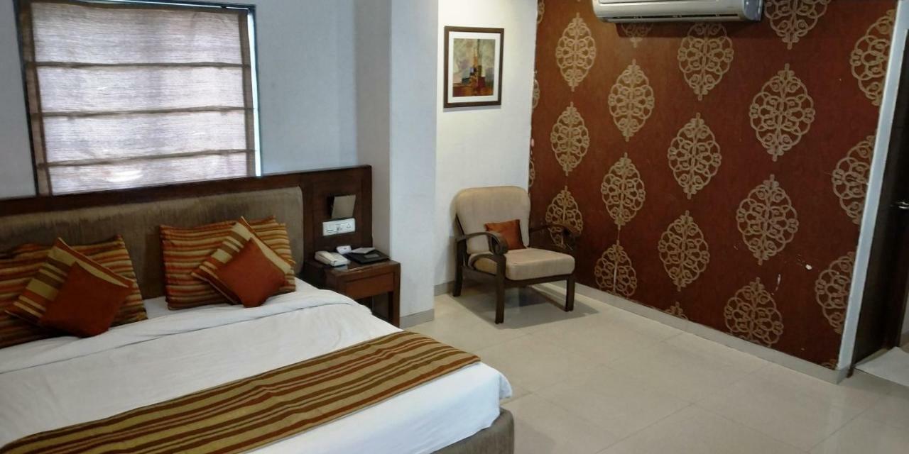 Matrix Inn Pune Exteriör bild