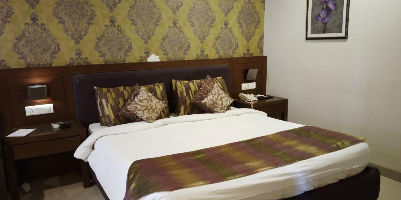 Matrix Inn Pune Exteriör bild