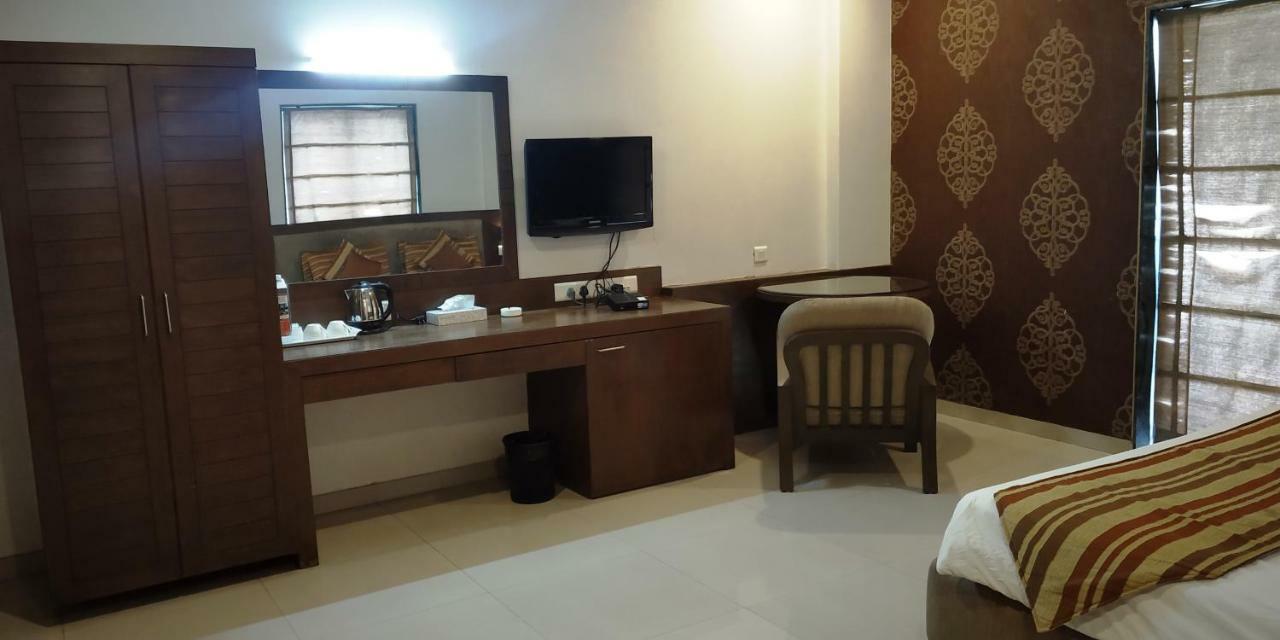 Matrix Inn Pune Exteriör bild