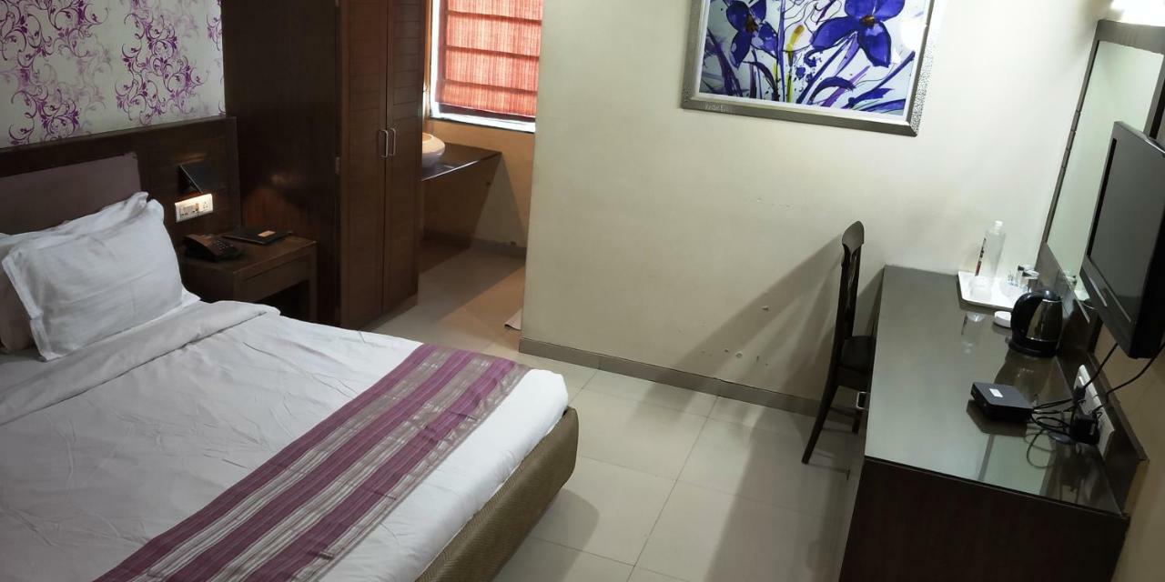 Matrix Inn Pune Exteriör bild