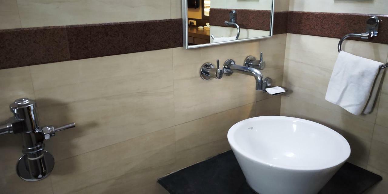 Matrix Inn Pune Exteriör bild