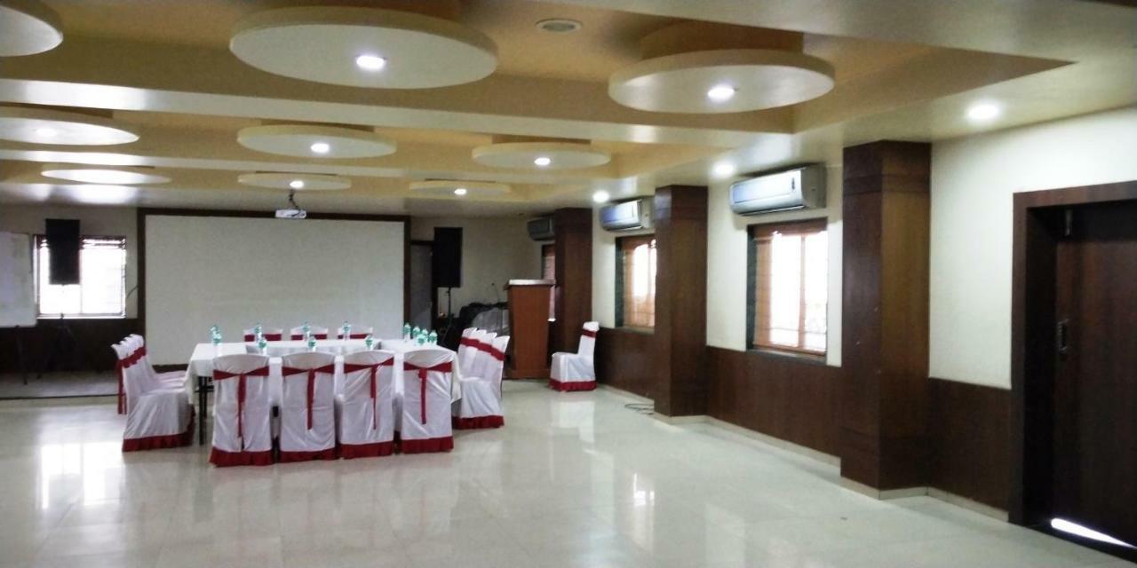 Matrix Inn Pune Exteriör bild