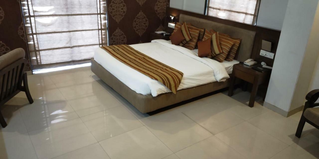 Matrix Inn Pune Exteriör bild