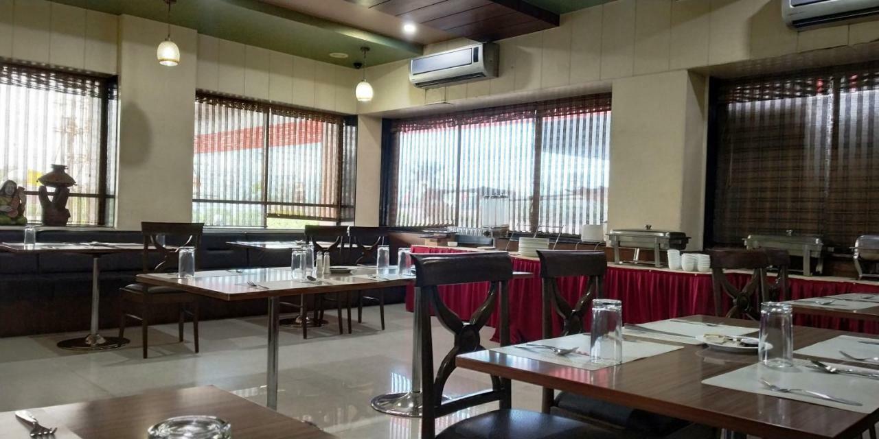Matrix Inn Pune Exteriör bild