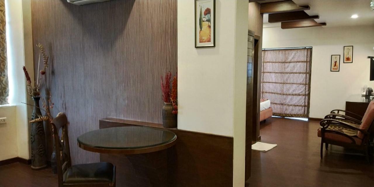 Matrix Inn Pune Exteriör bild