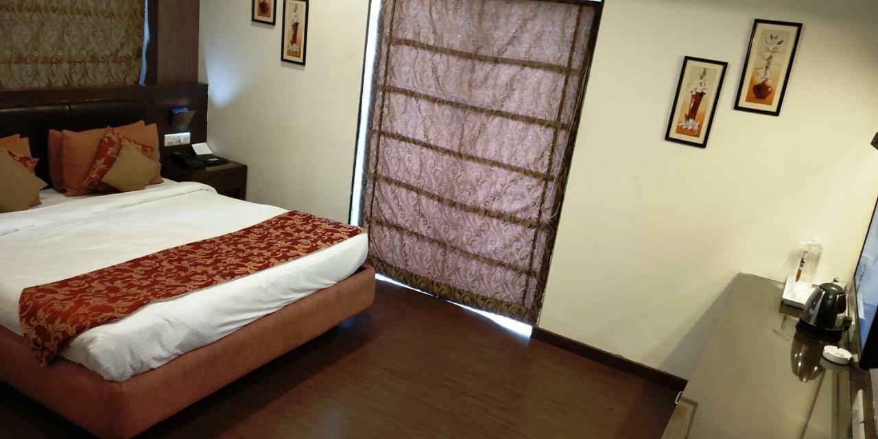 Matrix Inn Pune Exteriör bild